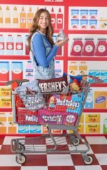 iscream Hershey's Kisses Pillow Set - Image 2